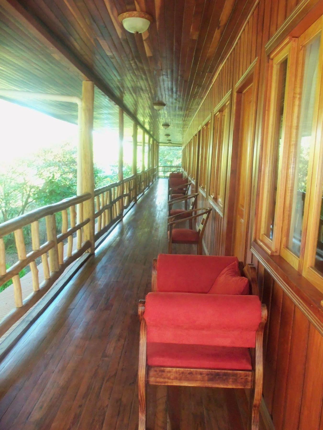 Miss Junies Lodge Tortuguero Exteriér fotografie